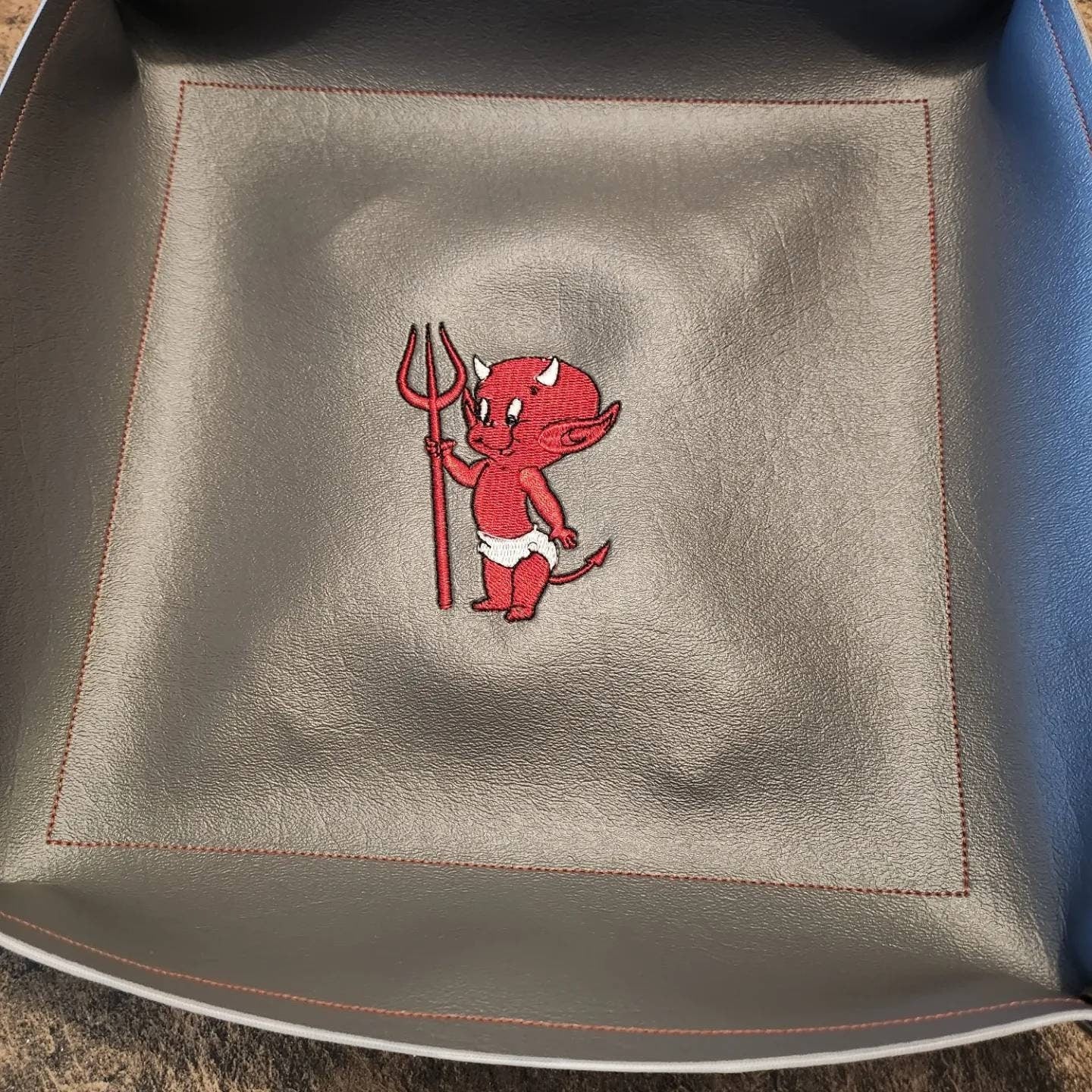 Dump tray/valet tray